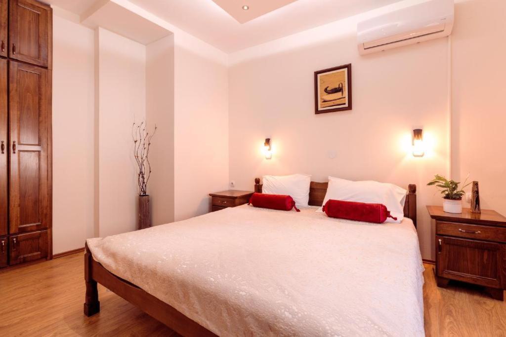 Downtown Rooms Ni Exterior foto